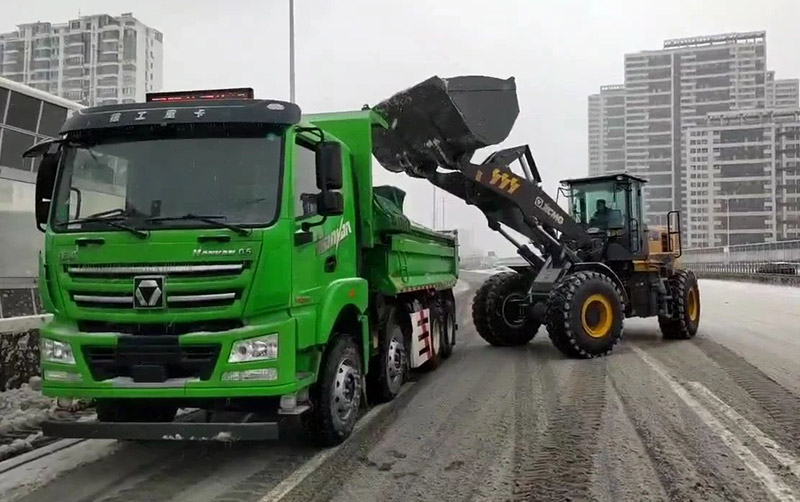 除雪保畅通，z6尊龙凯时集团汽车在行动